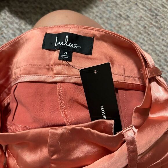 NWT Lulu’s Satin Paperbag High Waisted Belt Shorts- Size Small - Picture 4 of 9